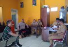Babinsa Komsos Dengan Aparat Desa, Bahas Kebersihan Lingkungan Dimusim Hujan